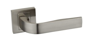 KLAMKA PAOLA KPA 300 ROZETA KWADRAT SATYNA