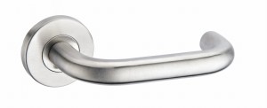 KLAMKA ULTRA KUL 500 NA ROZETCE OKR. INOX